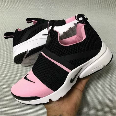 women's nike shoes with straps